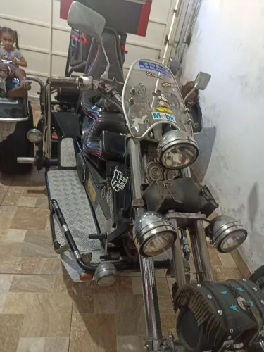 Triciclo em ótimo estado tudo em prefeito Estado 