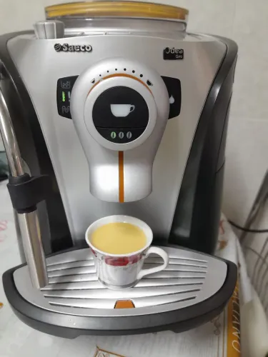 Cafeteira saeco .semi nova .moe os grãos de cafe