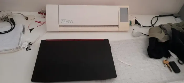 Estamparia completa (Prensa plana + prensa bonés + plotter recorte)