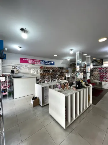 Loja de Calçados Montada na Av. Igualdade - Garavelo