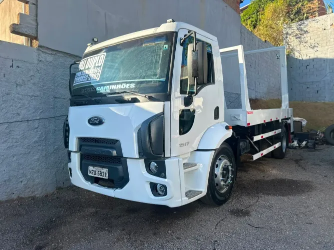 CAMINHÃO POLI GUINDASTE DUPLO FORD CARGO 1517 