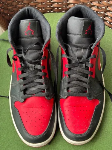 Tênis Air Jordan 1 Mid 'Banned'