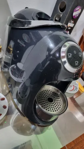 Cafeteira Três corações versa.