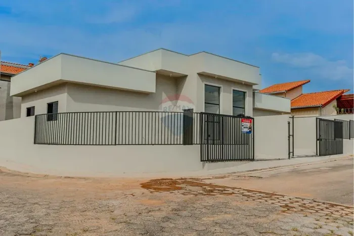 Casa de Esquina Nova à Venda no Jardim São Marcos em Bom Jesus dos Perdões 2 Vagas, Pé Di