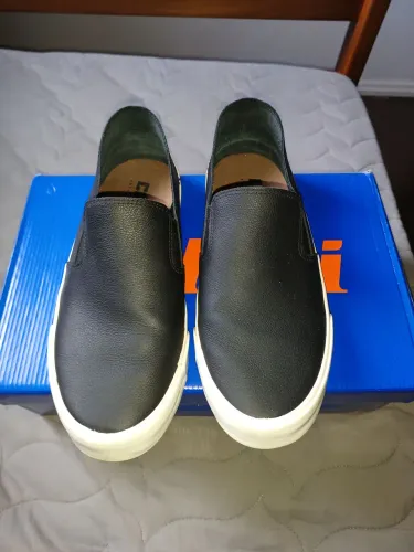 Tenis Colcci Slip On Couro