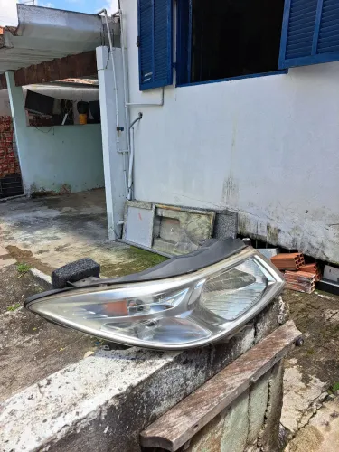 Farol dianteiro direito original prisma 2018 1.0