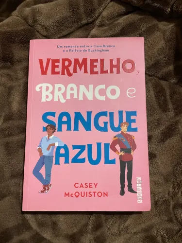Livro: Vermelho, Branco e Sangue Azul de Casey McQuiston