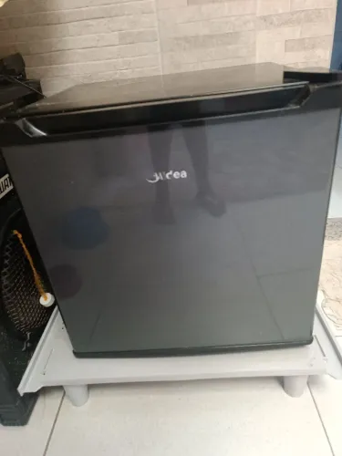 Vende-se Frigobar