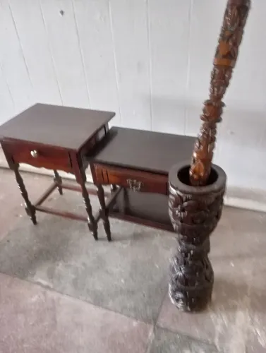 Criado mudo antigo
