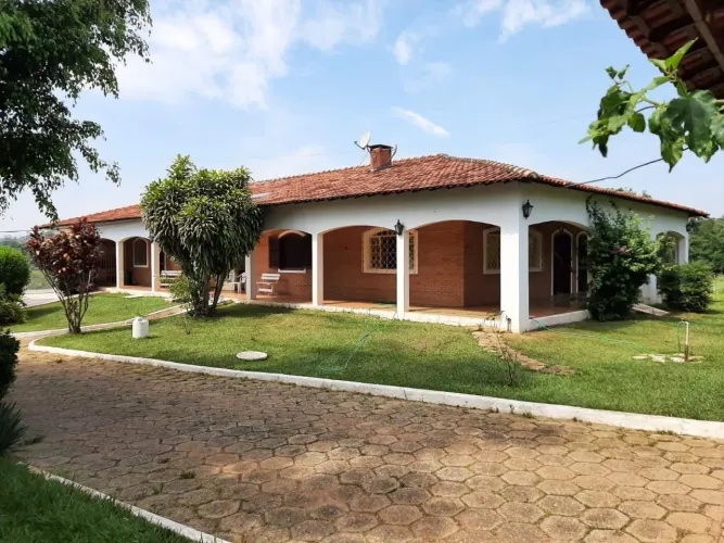 Oportunidade em Tatuí/SP: Sítio com 5 Alqueires, Casa Sede, Casa de Caseiro e Piscina Giga