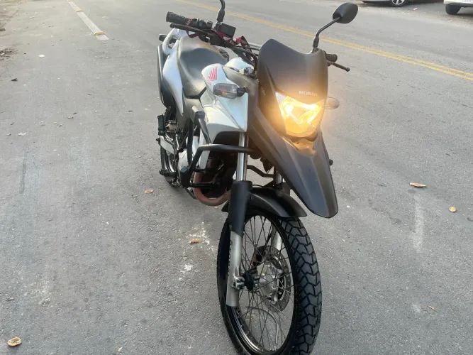 HONDA XRE BRANCA 2014 R$16000,00