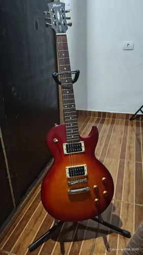 Vendo Guitarra Cort LesPaul cr100! Pra retirar faço desconto!