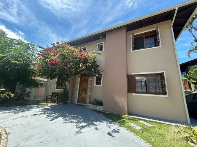Casa em Condomínio no Sambaqui, Florianópolis!!