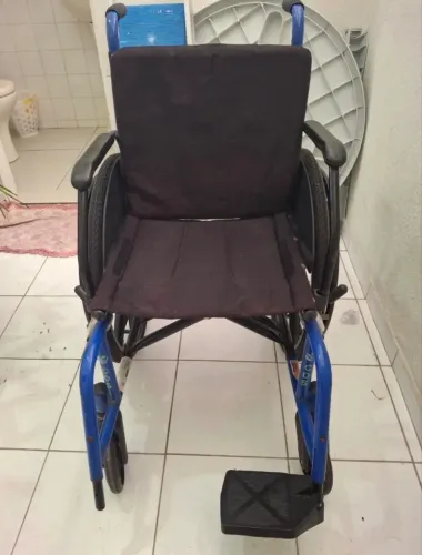 Vende se cadeira de rodas 