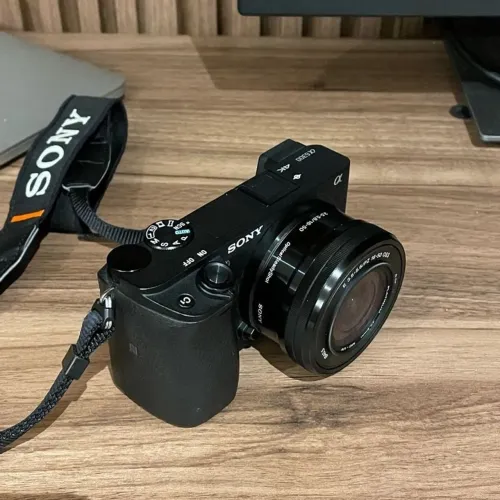 Câmera Sony A6300 + Lente 16-50mm