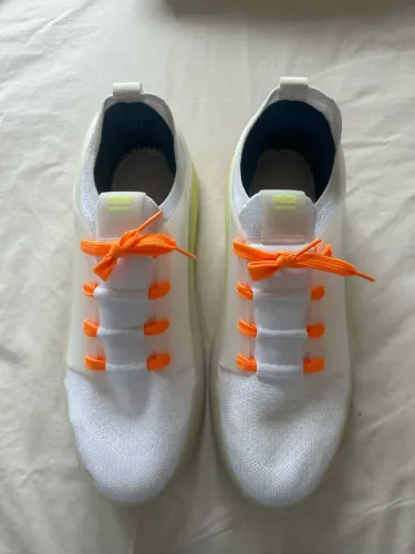 Tênis adidas um dia de uso