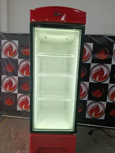 Cervejeira expositora 220 volts funcionando perfeitamente garantia de 3 meses pela loja <br>