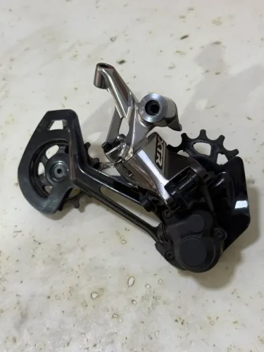 Câmbio Shimano XTR 12 Velocidades em Titânio/Carbono