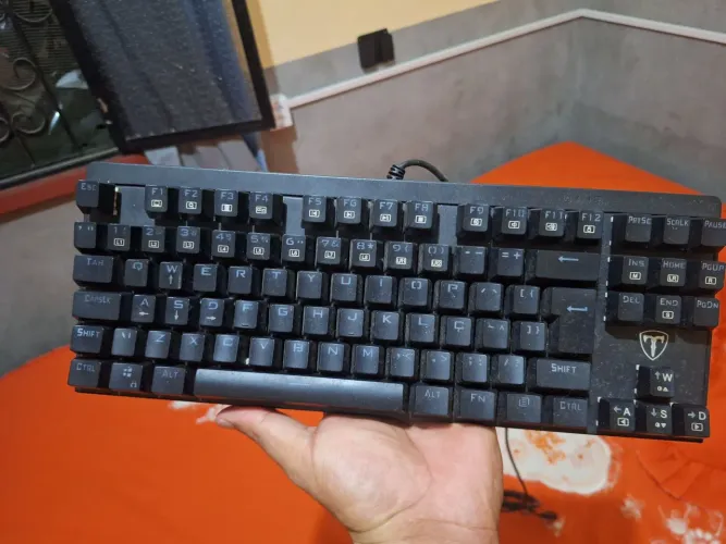 Teclado Mecânico T-DAGGER
