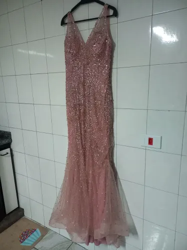 Vestido de festa modelo sereia rose com pedraria