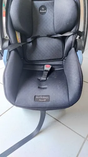 Cadeirinha bebê conforto Burigoto com suporte em ótimo estado