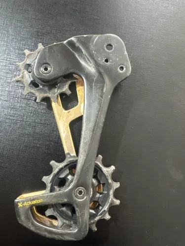 Cage em carbono câmbio Sram xx1 gold