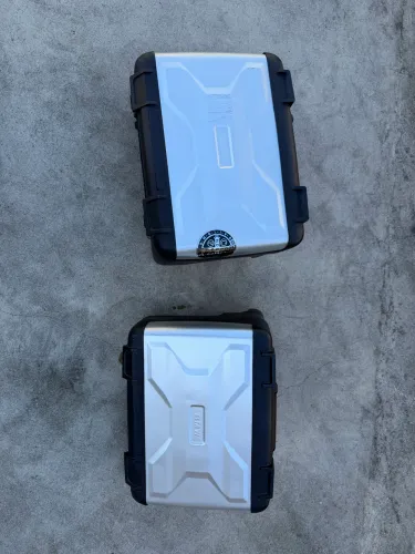 Vendo baús laterais Vario BMW 1200/1250 GS Originais