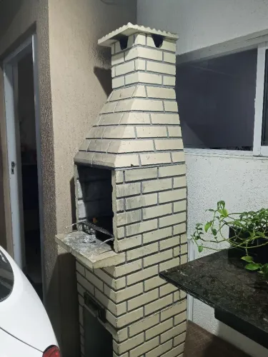 Vendo churrasqueira média,pouco usada para churrasco