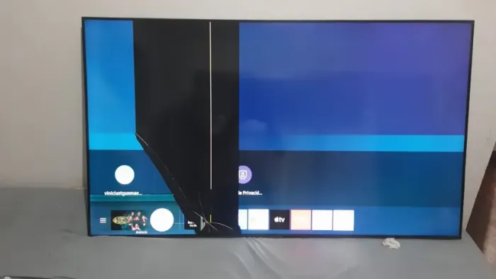 TELEVISAO SAMSUNG 58 POL AU7700 - QUEBRADA
