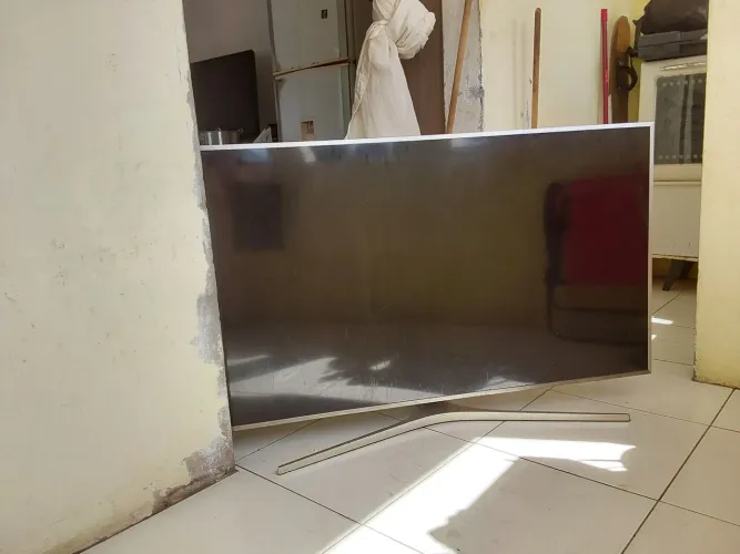 TV para retirada de peças