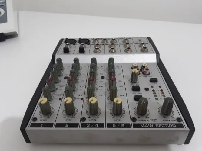 Mesa Behringer EuroRack MX 602A (Usado)