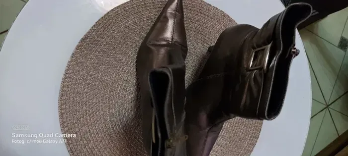 Vendo bota feminina número 38