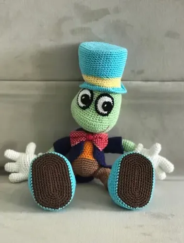 Grilo falante em crochê amigurumi