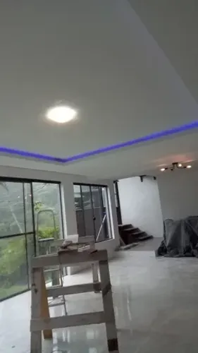 gesseiro para todo tipo de forros e consertos , paredes , pintura , boa negociação