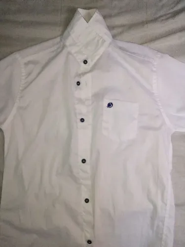 Camisa branca de manga comprida para menino