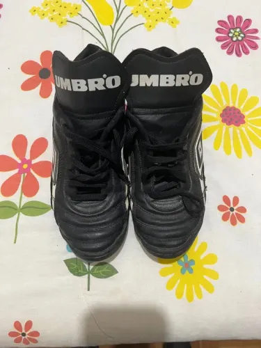 Chuteira Umbro Futsal - Tamanho 38/39