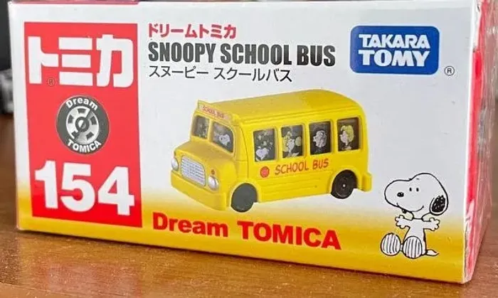TOMICA Snoopy School Bus Peanuts miniatura Takara 3 cm carrinho estilo Hot Wheels