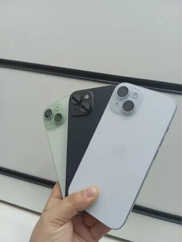 iPhone 15 - 3 cores