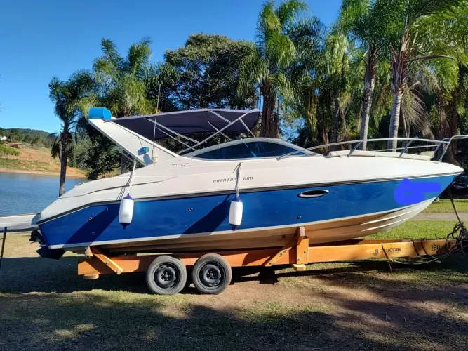 Lancha Phantom 260 - completa 2011 Cabinada