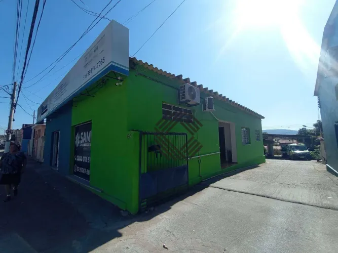 Casa comercial à venda, com 02 quartos, no Centro em Araçoiaba da Serra/SP.