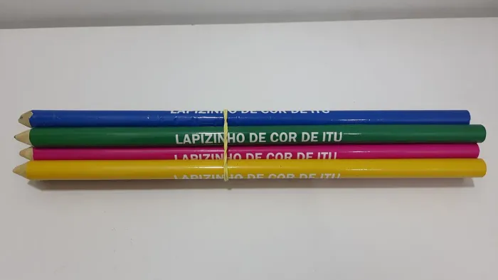 Kit Lápis de cor de Itu - 9 cores - Perfeito Estado