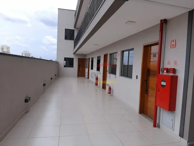 Apartamento novo, vago, à 200 metros do metrô, contendo 2 dormitórios, 1 vaga p/carro, ter
