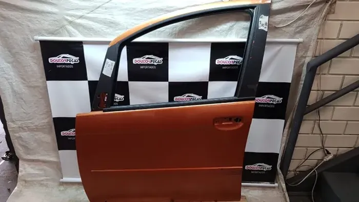 Porta dianteira esquerda fiat idea