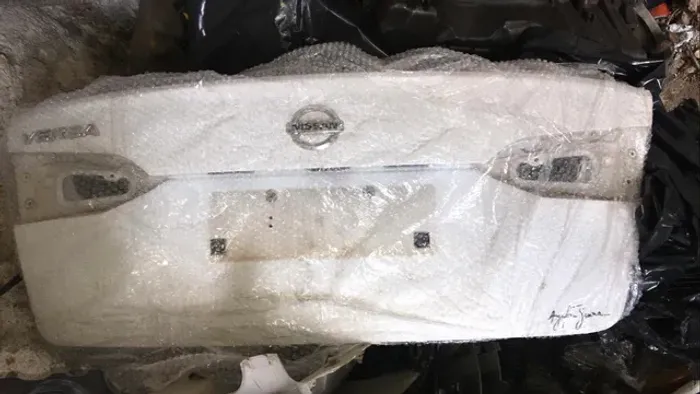 Nissan versa 21/24 tampa mala