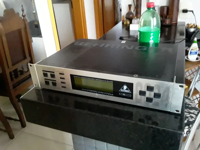 Equalizador digital ultracurve  behringer 8024