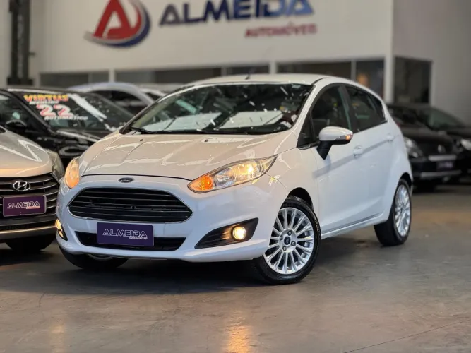Ford Fiesta 1.6 SE Hatch 16V Flex 4P Powershift 2015