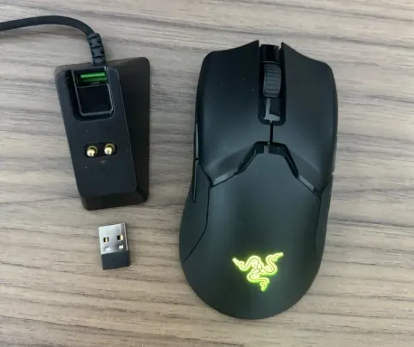 Mouse Razer Viper Ultimate com Dock Recharge