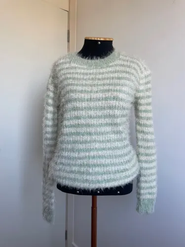 Suéter tricô tam P listras verde e branco pelúcia 