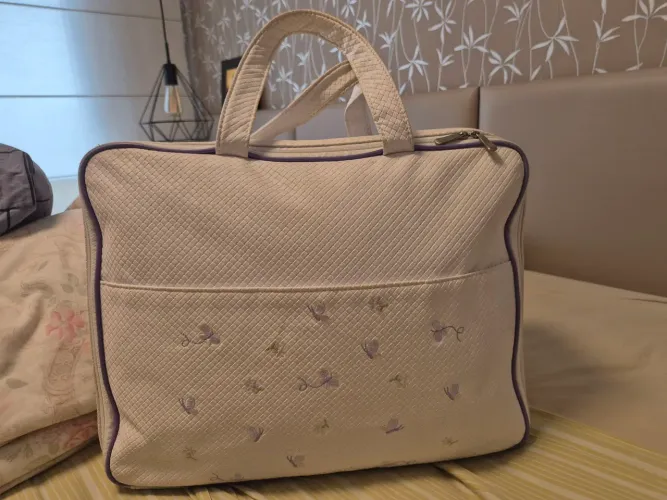 Bolsa Maternidade Bordada - Delicada e Charmosa