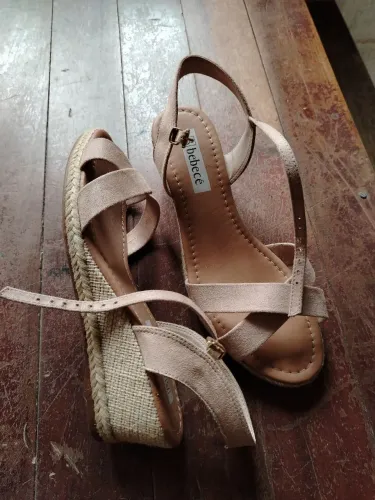 Sandália Bebece Salto Anabela Bege